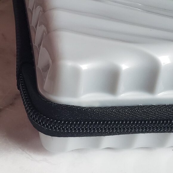 TUMI Delta Hard Shell Silver Luggage Toiletry‎ Travel Kit Case Zip Around Full - Picture 5 of 8